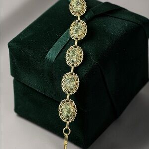 Vintage Jade Chip Gold-Tone Filigree Cluster Bracelet - 7.5”